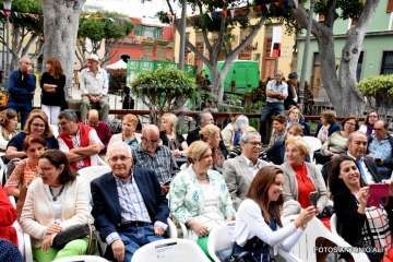  Telde con el empresario Grisaleña en la lectura del pregón de Santiago 2018 (Foto Antonio Alí)